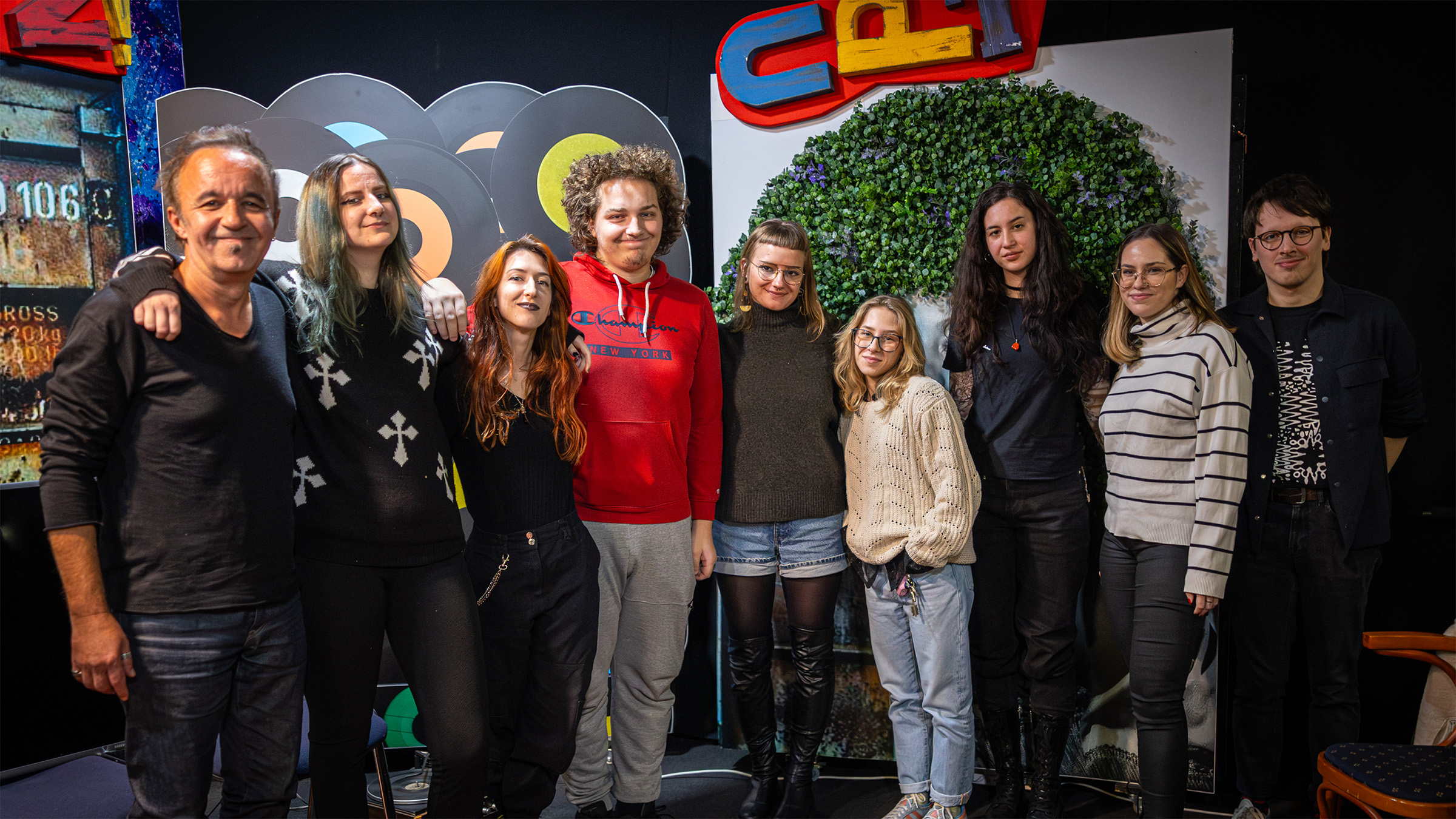 Alan Crnić - Recenzija - Rap šarm ironije i humora satiričnog Vojka V